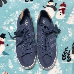 CASUAL ADIDAS SNEAKERS